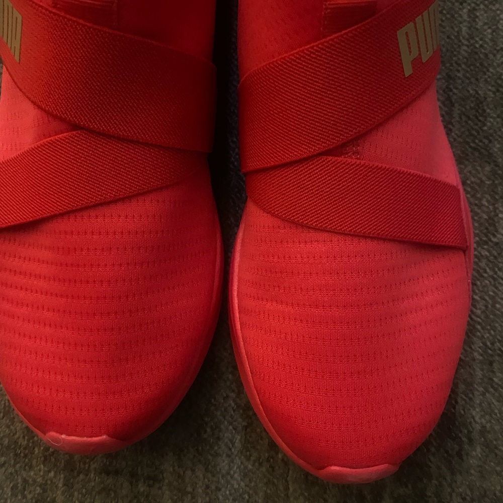 Women’s  Puma gym shoes size 8 1/2